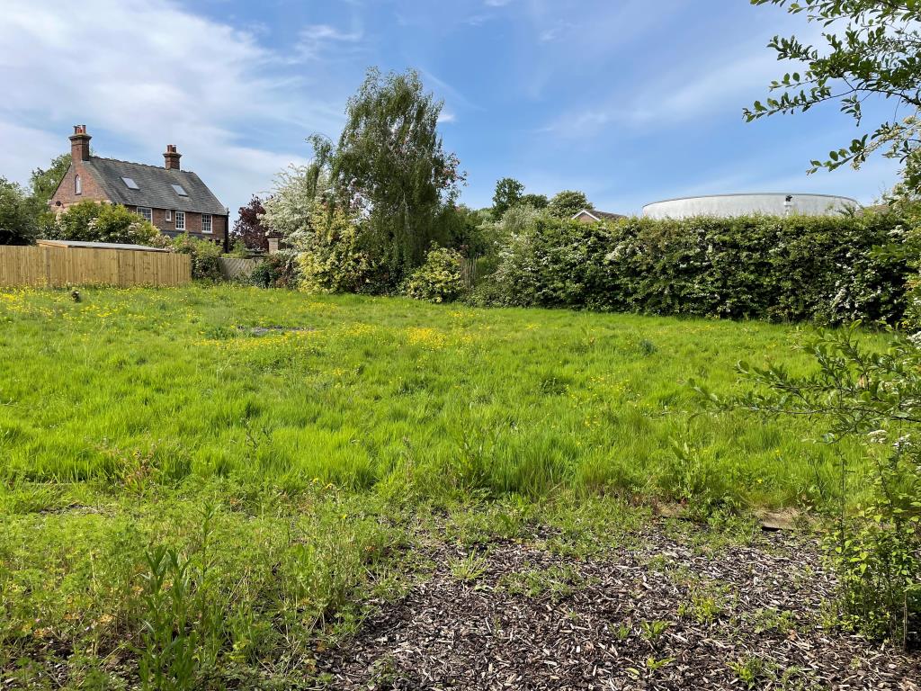 Lot: 81 - LAND WITH CONSENT FOR DETACHED DWELLING - View of plot from side boundary